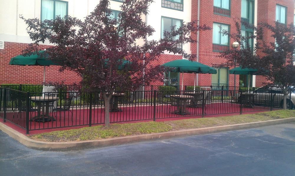 Holiday Inn Express and Suites Memphis Southwind - photo 45