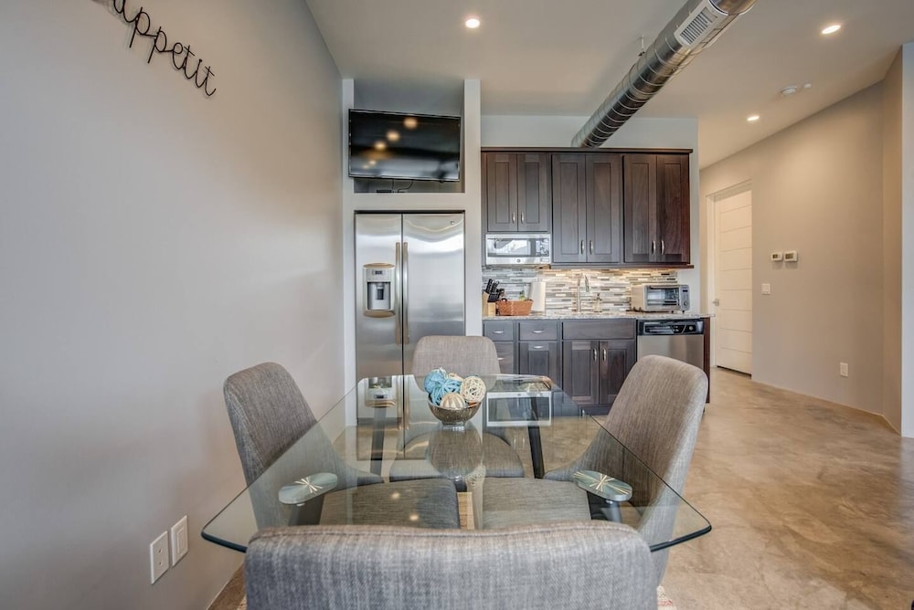 1BD Studio Downtown Close to Hiking W ac - photo 8