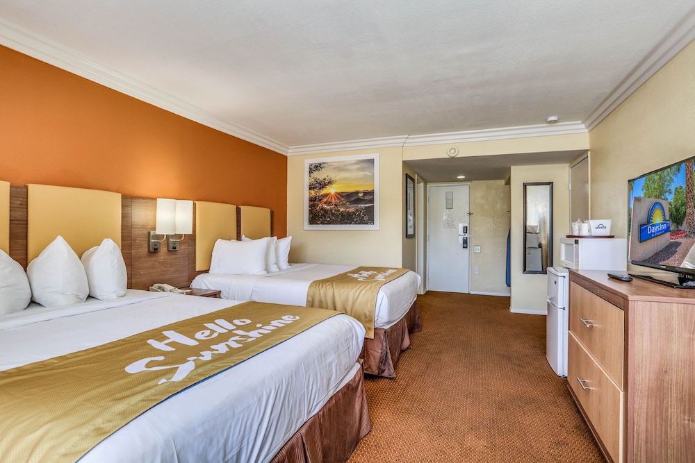 Days Inn by Wyndham Palm Springs - photo 4