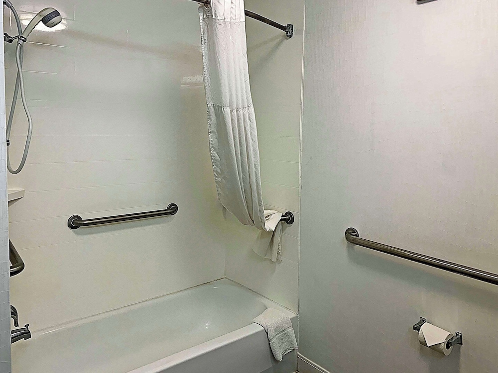 Comfort Inn Darien North Brunswick - photo 12