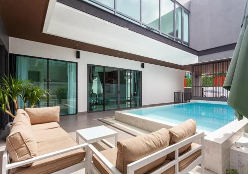 Astro Deluxe 4 Bedrooms Villa — 4-Star Luxury Hotel in Nong Prue, Thailand