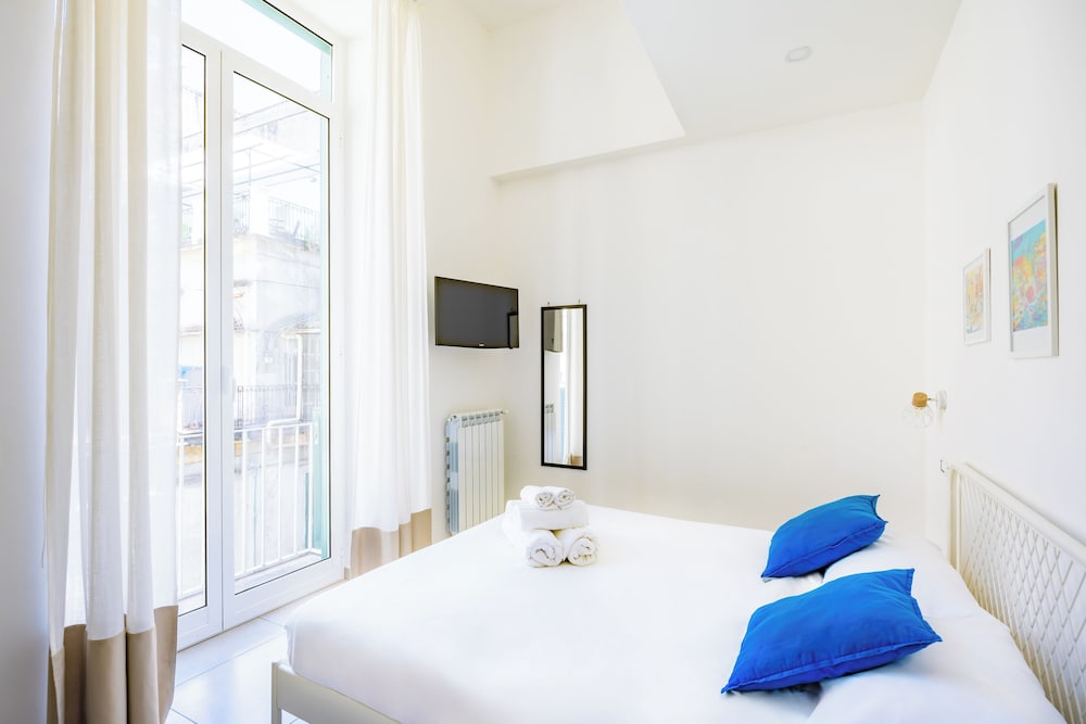 Toledo Heights by NapoliApartments — 4-Star Luxury Hotel in Naples, Italy