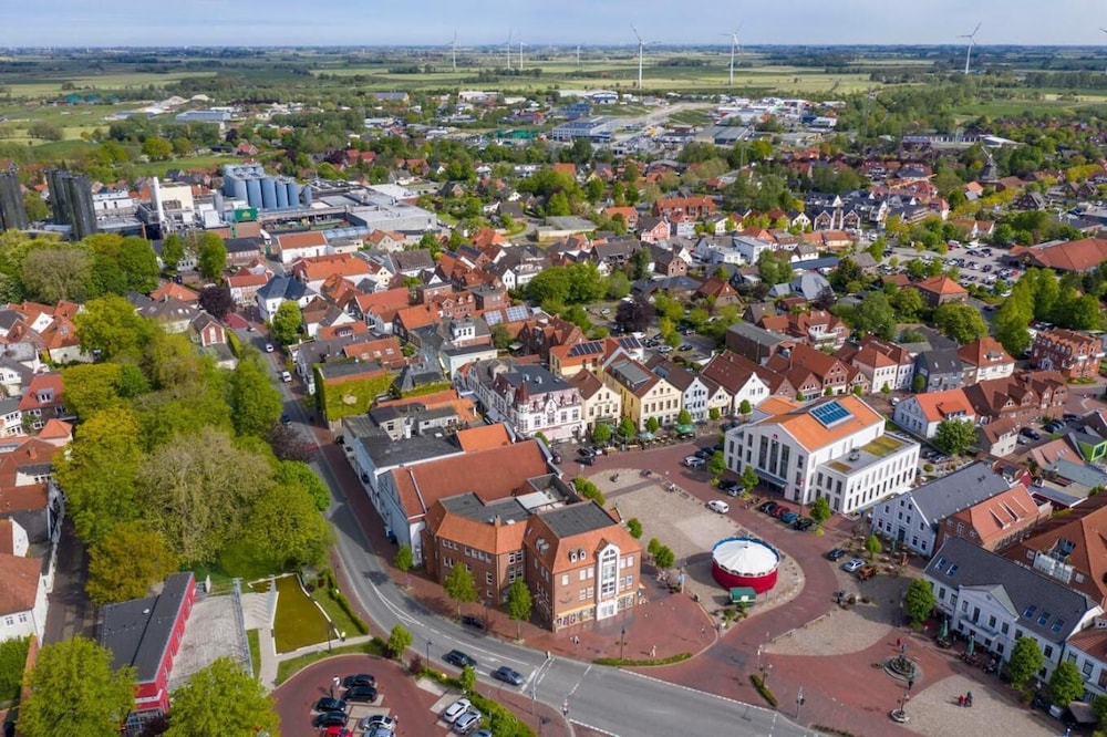 Hotel Schwarzer Adler — hotel in Jever