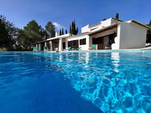Portimão Bellevue Villa With Pool by Homing — 4-Star Luxury Hotel in Portimao, Portugal