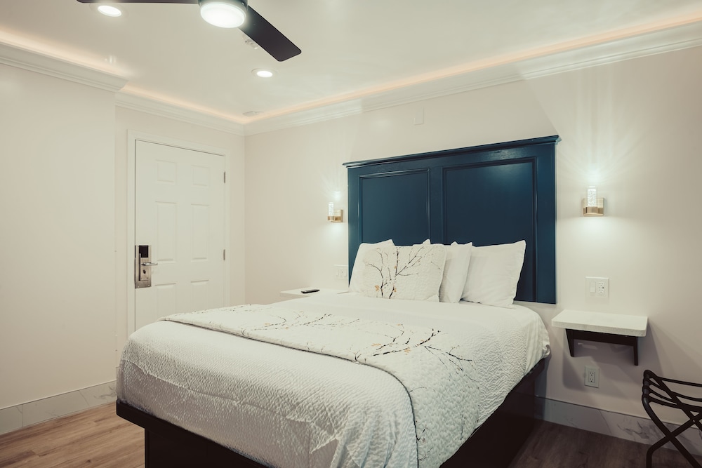 Blufftop Inn & Suites - photo 21