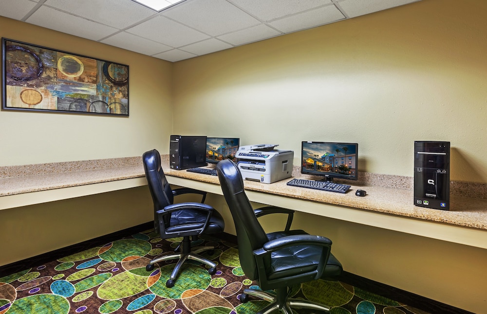 Holiday Inn Express Hotel & Suites Pharr by IHG - photo 23