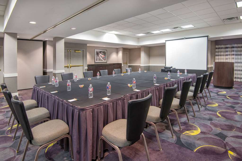 La Quinta Inn & Suites by Wyndham San Antonio Riverwalk - photo 43