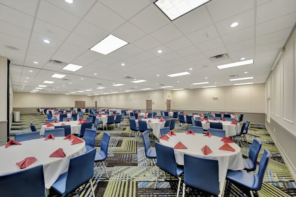 Holiday Inn Express Hotel & Suites Beatrice by IHG - photo 124