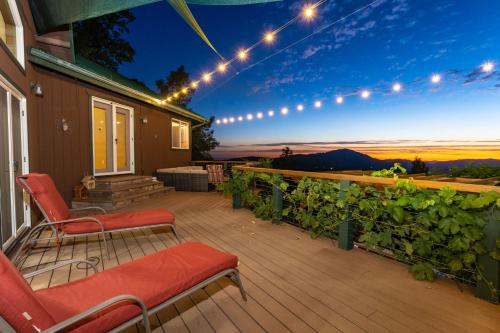 Skyline Lodge amazing views w spa game room — 4-Star Luxury Hotel in Oakhurst, United States