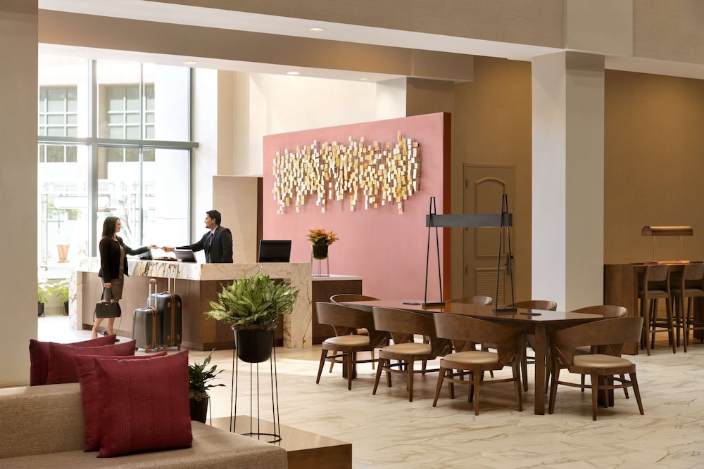 Embassy Suites by Hilton Phoenix Downtown North - photo 8