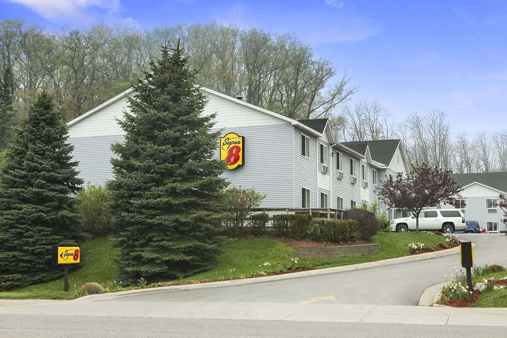 Super 8 by Wyndham Manistee — hotel in Manistee