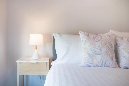 Homely Suburban Delight With Parking & Wi fi — hotel in Kings Meadows