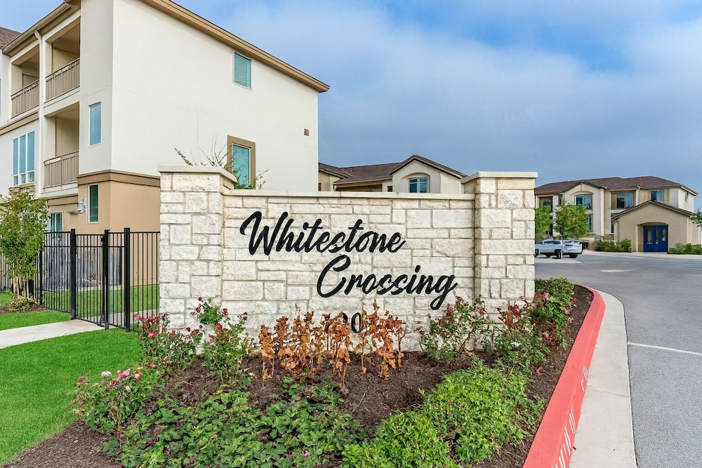 Cozy 2BHK Getaway in Cedar Park — 4-Star Luxury Hotel in Cedar Park, United States
