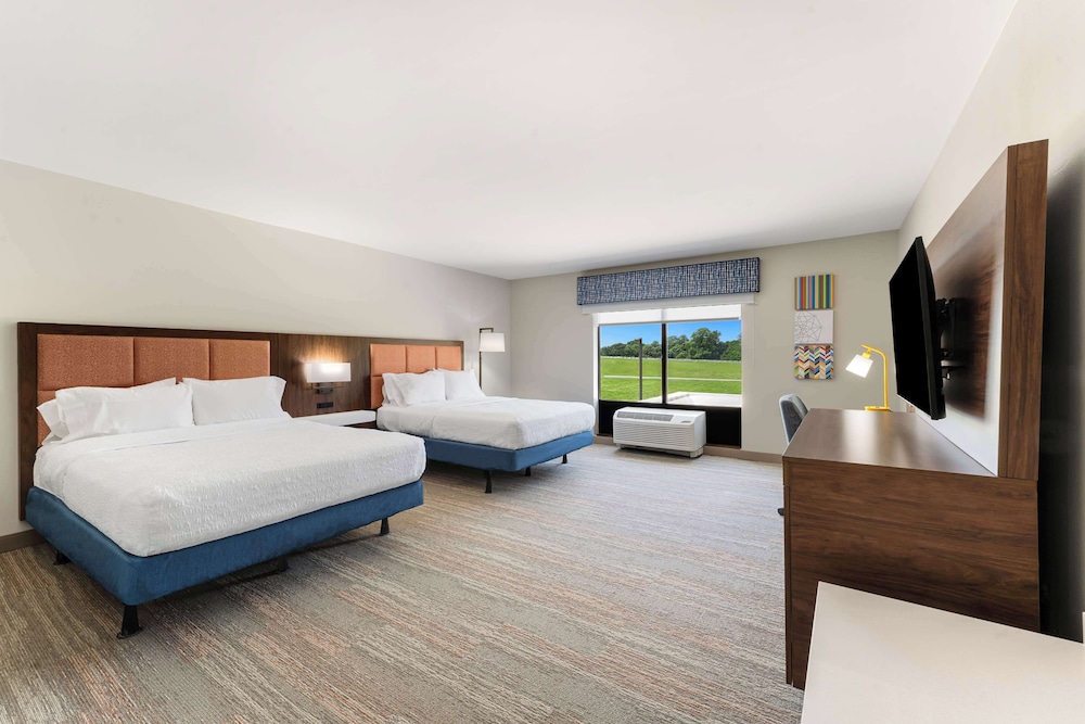 Hampton Inn Milford - photo 6