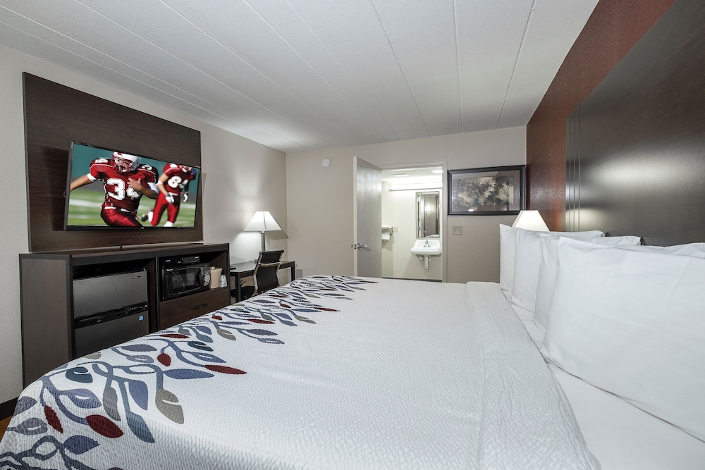 Red Roof Inn Freehold - photo 11