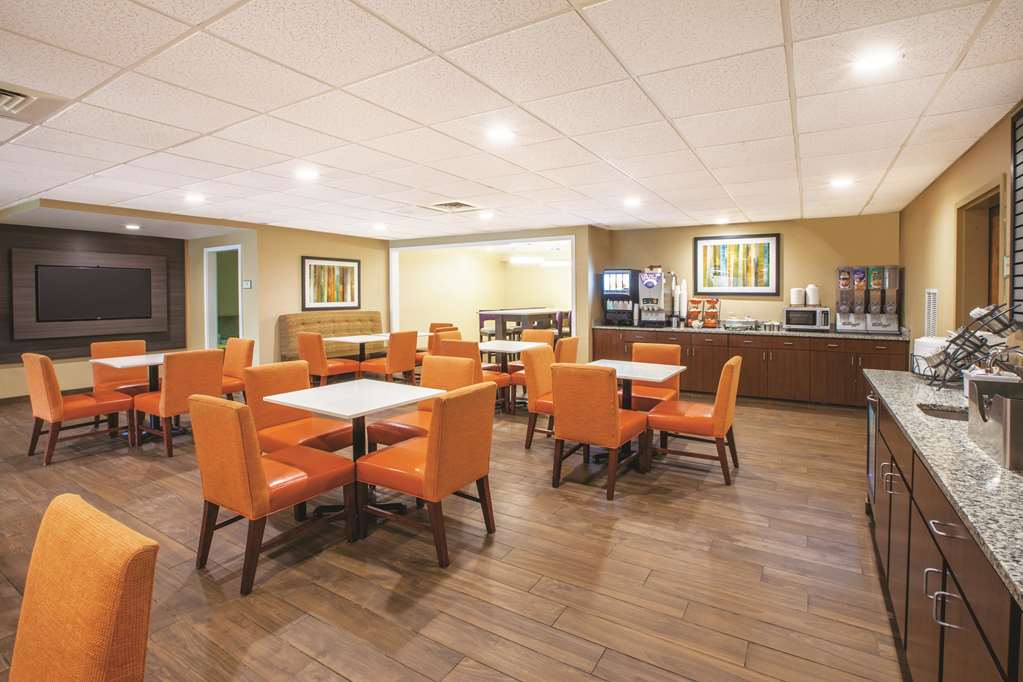 La Quinta Inn & Suites by Wyndham Mechanicsburg Harrisburg - photo 27