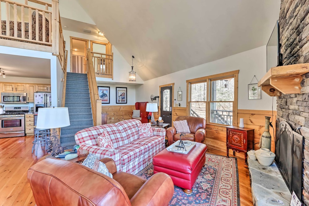 Spacious Ellijay Resort Home w Hot Tub - photo 5