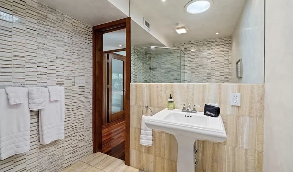 Wilton Manors Stunning Gated Oasis - photo 27