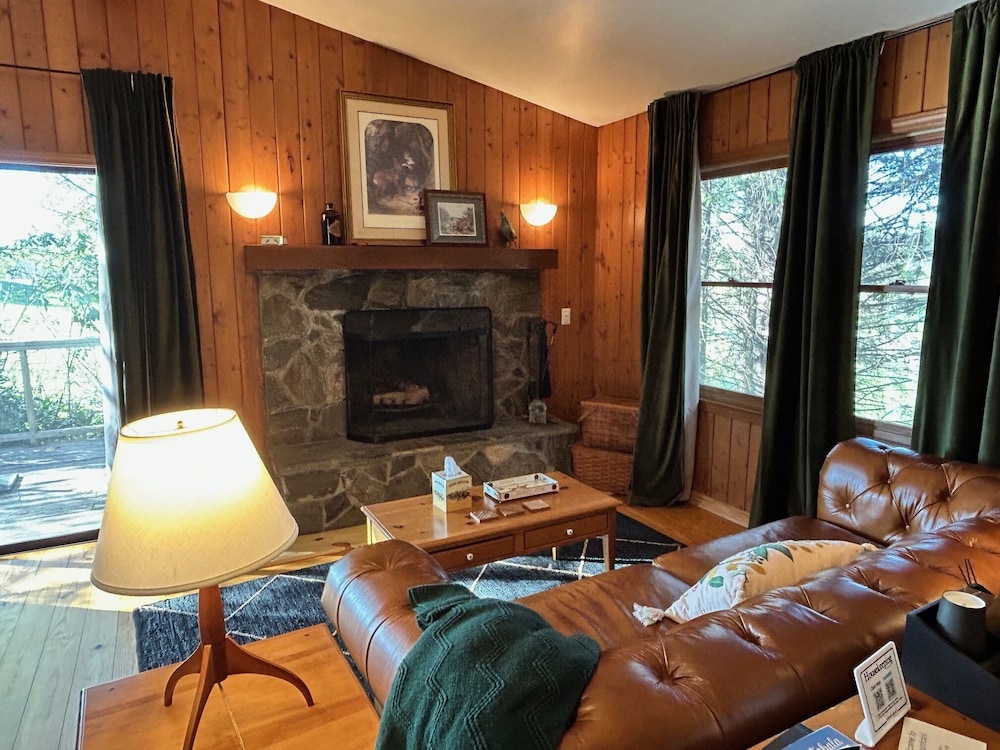 Fire Mountain Inn Cabins & Treehouses - photo 101
