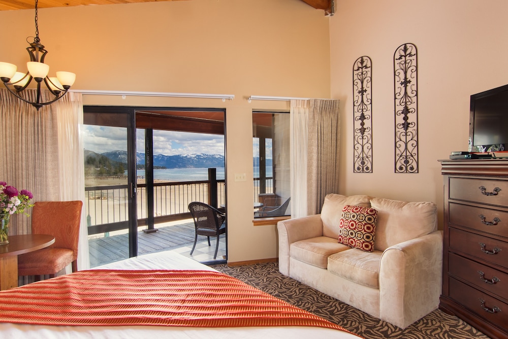 Mourelatos Lakeshore Resort - photo 25
