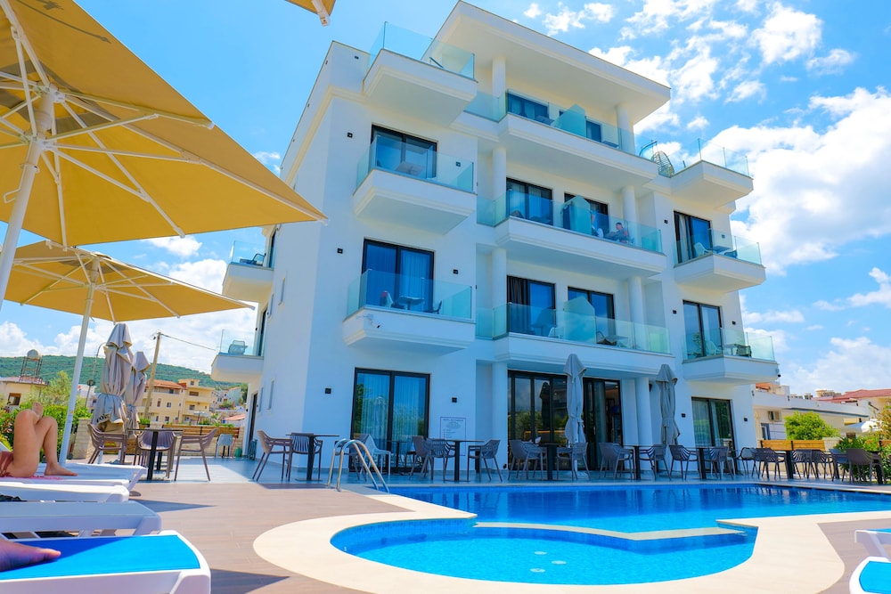 Hotel Alexander - last minute hotel in Ksamil