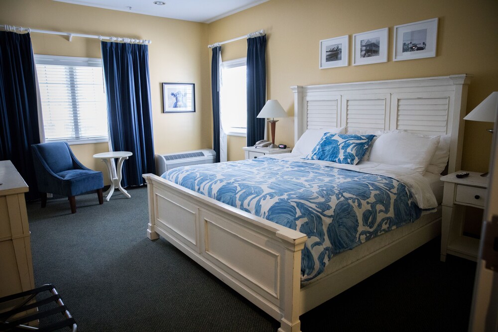 Bay Pointe Inn - photo 13
