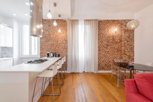 Luxury 3 Bedrooms Apt B Home — 4-Star Luxury Hotel in Milan, Italy