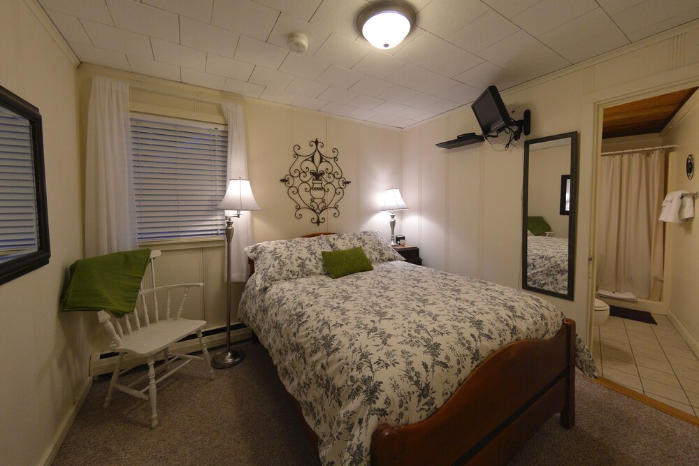 Hyde Away Inn - photo 19