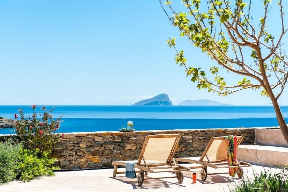 H4 Horizon1 by K4 Kythnos in Kythnos, Greece