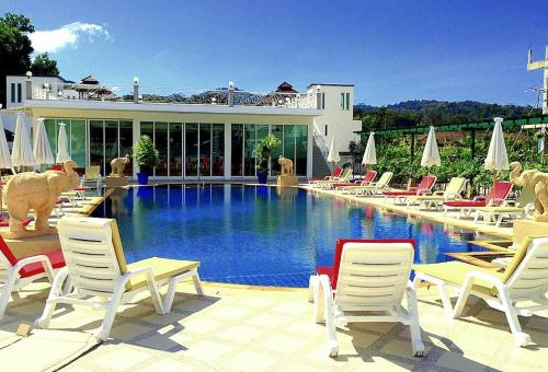 Stunning 4 BR House with Inviting Swimming Pool — 4-Star Luxury Hotel in Phuket, Thailand