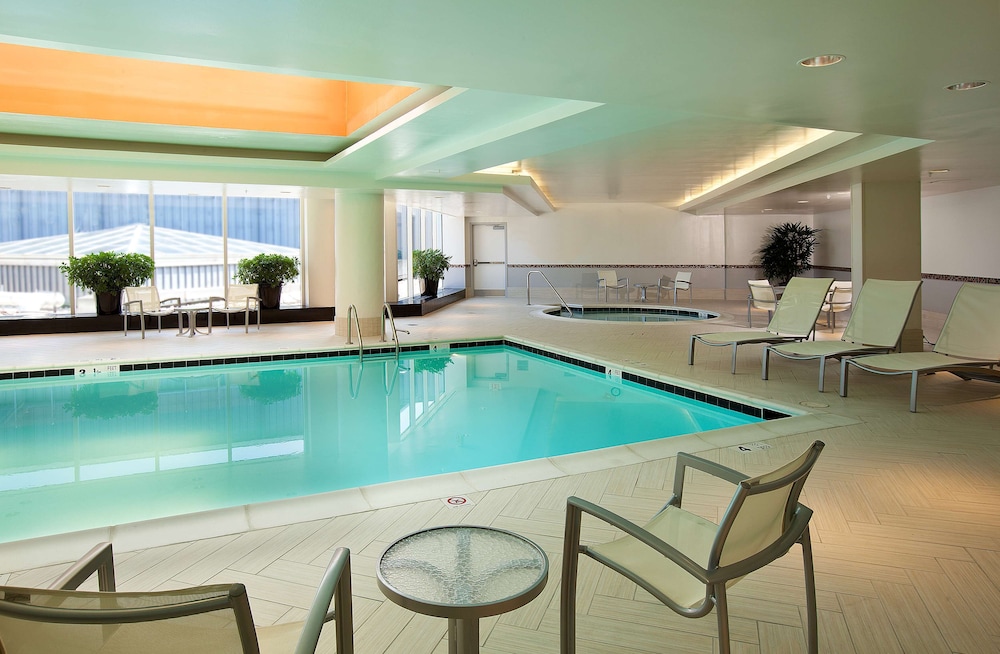 Embassy Suites by Hilton Washington DC Chevy Chase Pavilion - photo 32