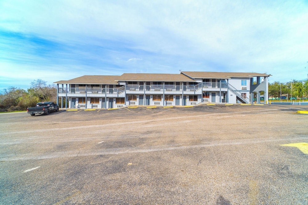 Regency Inn Three Rivers I 37 - photo 37