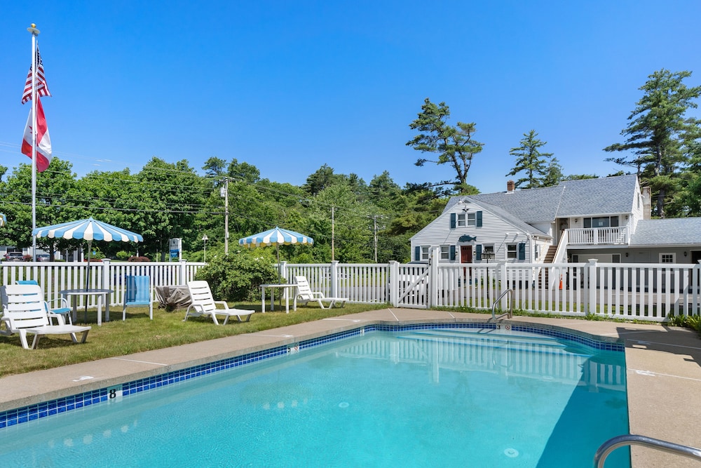 The Beaches Motel & Cottages - photo 46