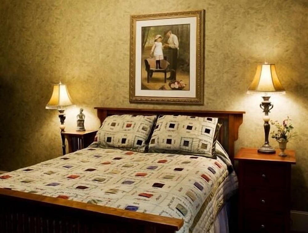 Bybee's Historic Inn - photo 13