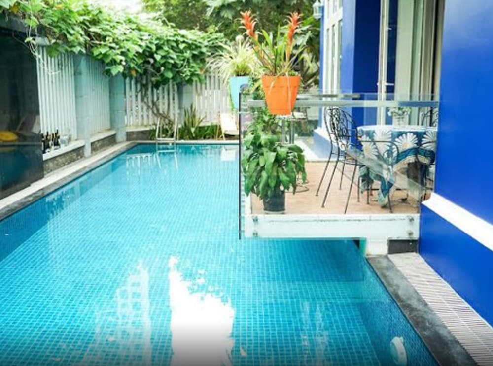 Pool Villa 5 Beds 6 Baths Bbq Karaoke 14Pax D.2 — 5-Star Luxury Hotel in Ho Chi Minh City, Vietnam