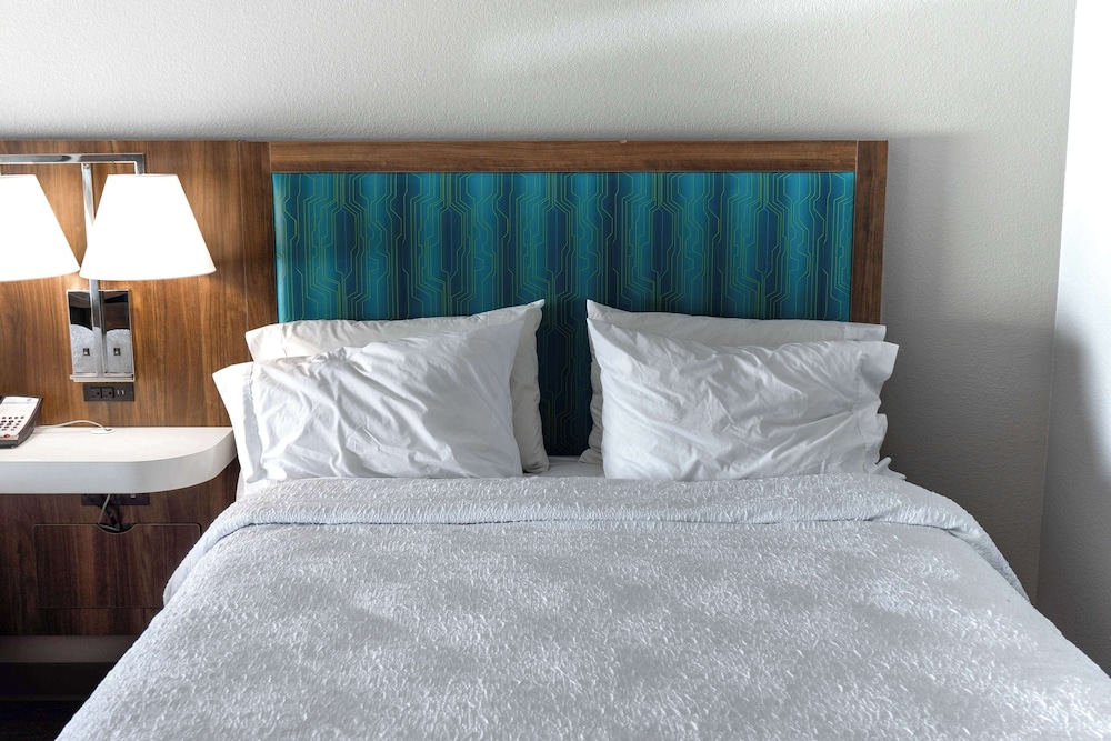 Hampton Inn Elkhorn Lake Geneva Area - photo 20