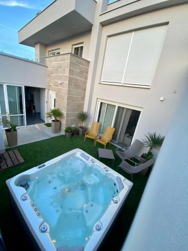 Villa Maksan Sea View Jacuzzi & BBQ Garden — 4-Star Luxury Hotel in Pakostane, Croatia