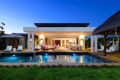 Luxurious Villa Beach 1039m Golf & Malls 4mn — 4-Star Luxury Hotel in Grand Baie, Mauritius