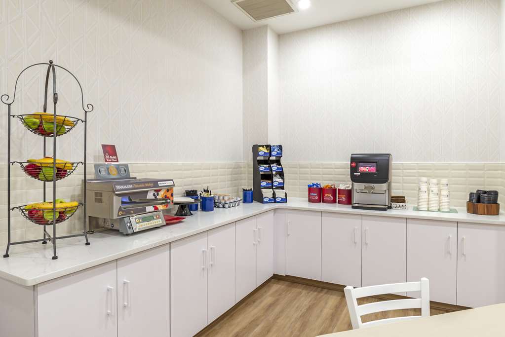 Best Western Plus Crossroads Inn & Suites - photo 9