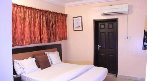 Chantella Suites — Ikeja — photo 4