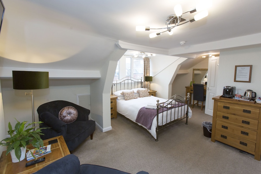 Rosslyn House — 4-Star Luxury Hotel in Whitby, United Kingdom