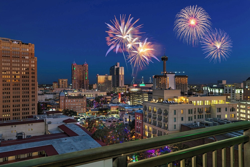 Courtyard Marriott Riverwalk - photo 14