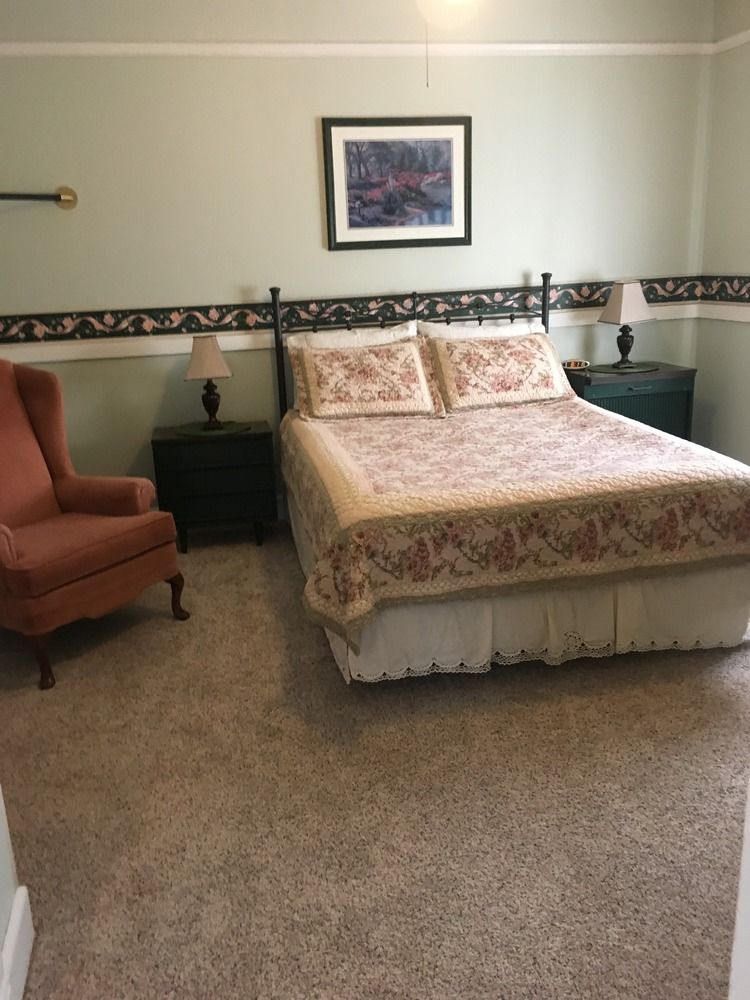Francie's Inn - photo 11