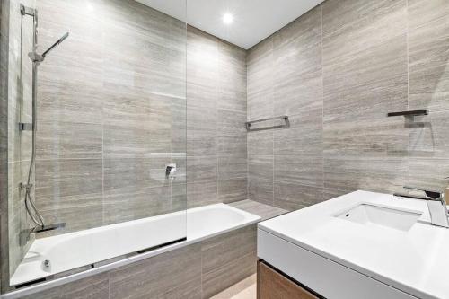 StoneTree Anwa By Omniyat 2BR Luxury Apartment — 4-Star Luxury Hotel in Dubai, United Arab Emirates