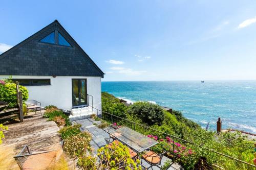 Dolphins - carbon neutral hotel in Camborne
