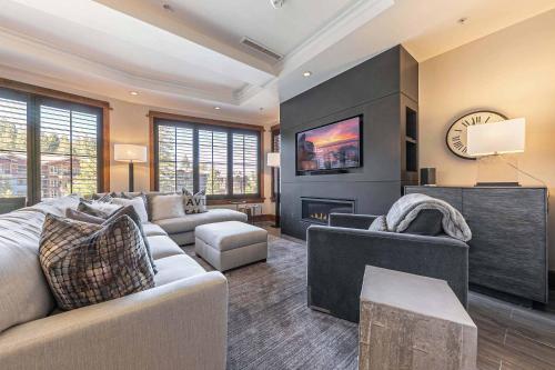Iron Horse Lodge South 302 by East West Hospitality — 4-Star Luxury Hotel in Truckee, United States