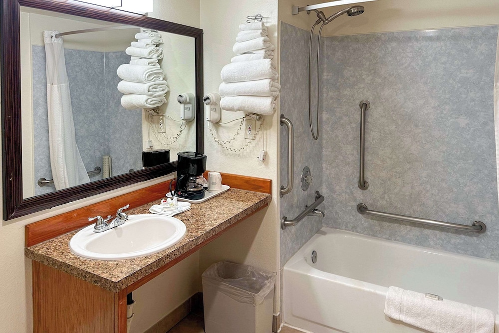 Econo Lodge Edmonds North Seattle - photo 29