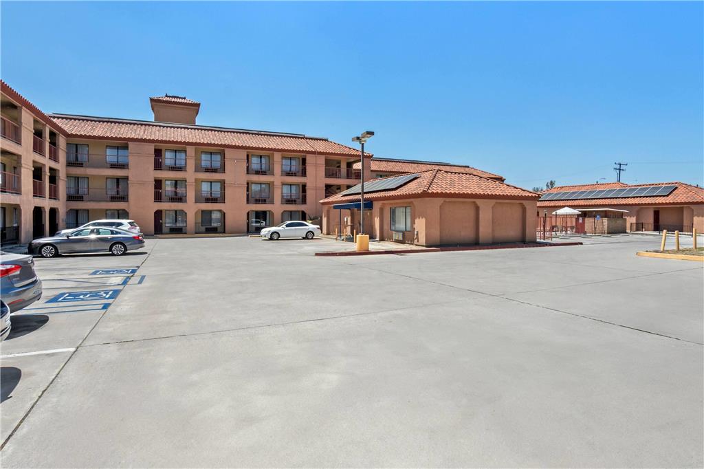 Days Inn by Wyndham Fontana Rialto - photo 6