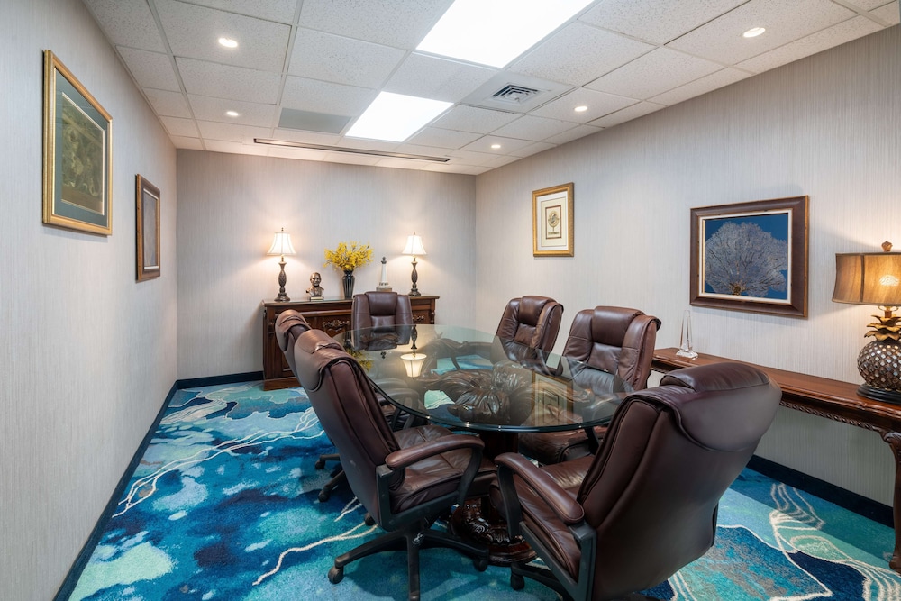 Hampton Inn and Suites Amelia Island Historic Harbor Front - photo 44