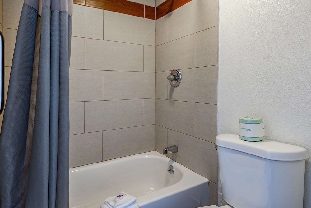 Days Inn by Wyndham Cincinnati I 71 - photo 16